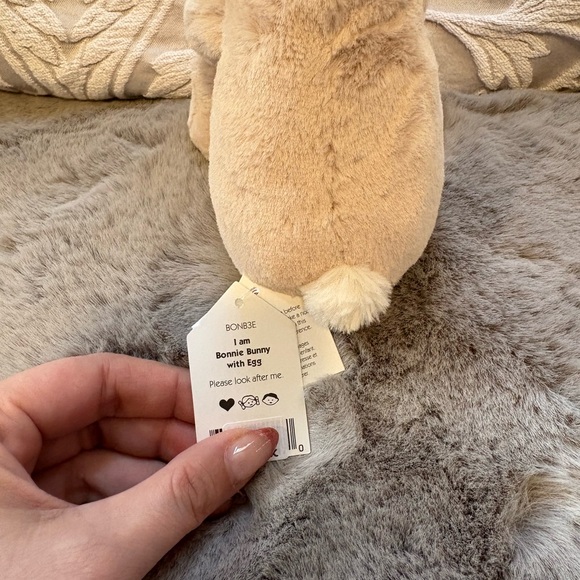 Jellycat Bonnie Bunny with floral egg BNWT rare and retired HTF - Picture 4 of 4
